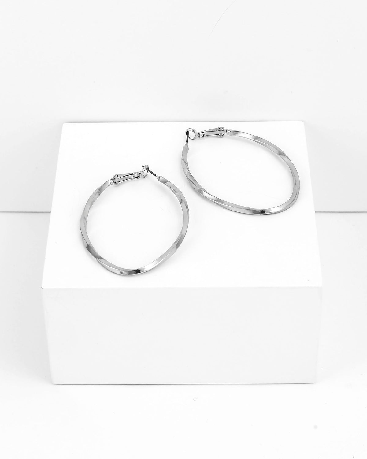 Daupliase Jewelry - Twisted Hoop Earrings