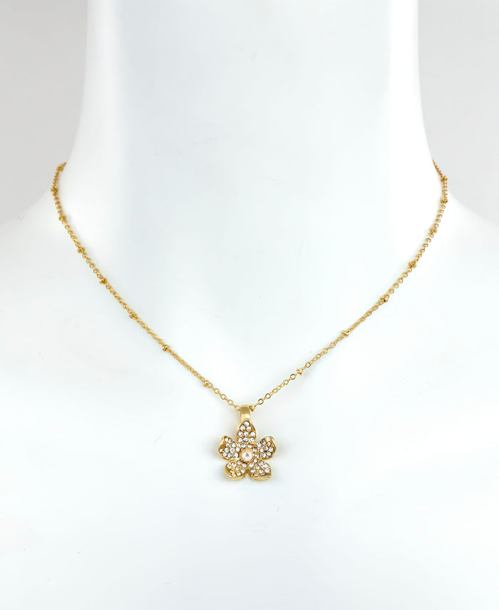 Laura Ashley - Short Shamrock Pendant with Pearl Necklace